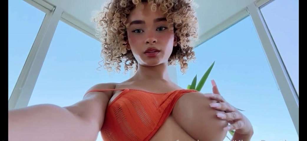 Kiara Peach Onlyfans  – Show Big Boobs Bouncing Very Lewd