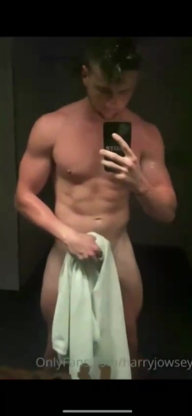 Harry Jowsey  Onlyfans – Nude in front of the mirror