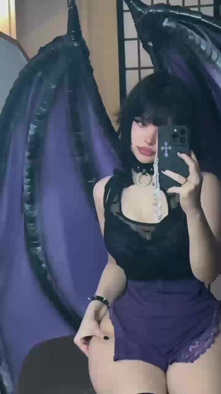 Skirby  Onlyfans – Devil Shower Body In Mirror