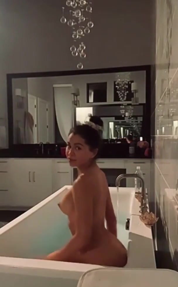 Mirasjuice Onlyfans  – Nude In Bathtub