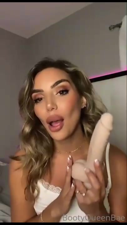 Araqueenbae Onlyfans  – BJ Dildo