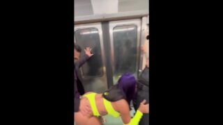 Mujer Luna Bella  Videos Threesome In Metro