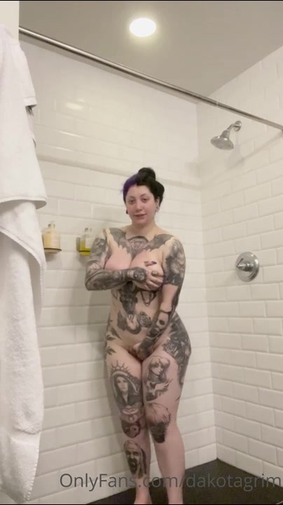 Ravengriim  Onlyfans – Masturbating In Bathroom