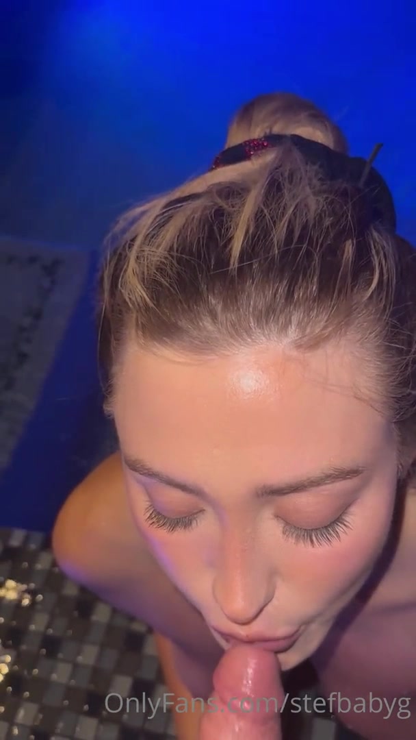 Stefanie Knight Onlyfans  – BJ In Pool